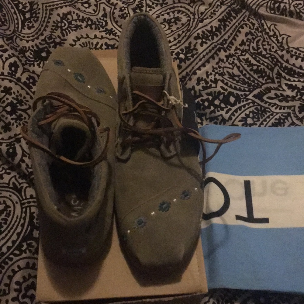 TOMS suede shoes